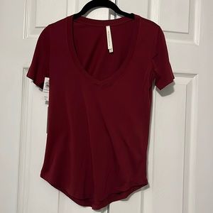 Babaton Foundation V-Neck T-Shirt